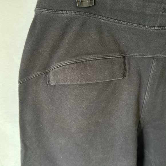 Lululemon cropped jogger • black • pre-owned - Picture 3 of 4